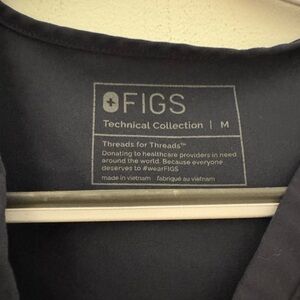 Women's Quiet Navy Casma Three-Pocket Scrub Top Medium